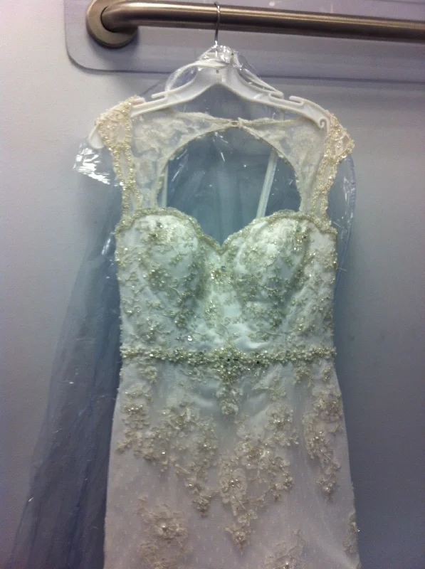 Best Offers of the Month!Alfred Angelo Sapphire 854