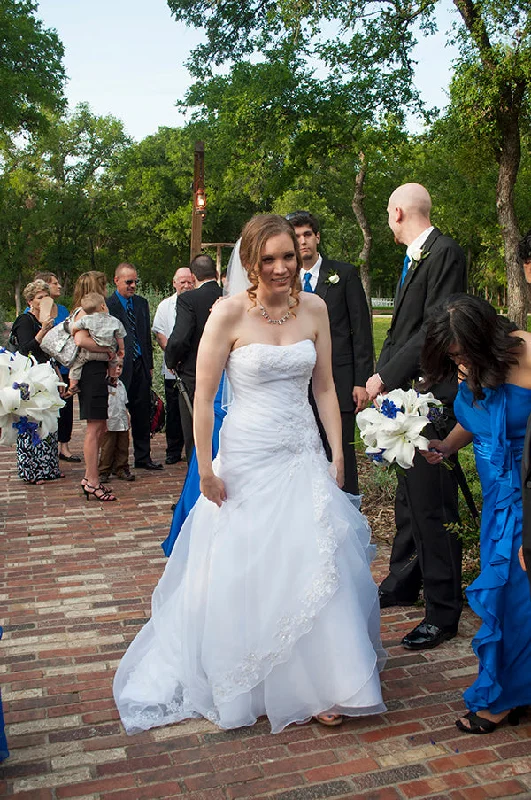 Huge Savings – Act Now!David's Bridal Organza Split Front A-Line with Bodice Detail