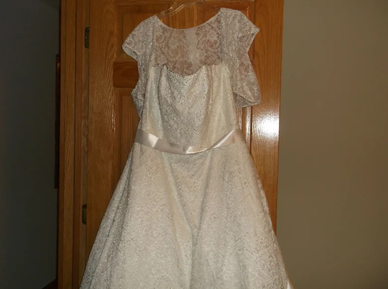 One Click Away from Big Savings!David's Bridal tea length with accessories