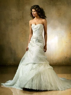 Limited Edition, Limited Price!Pronovias Leman