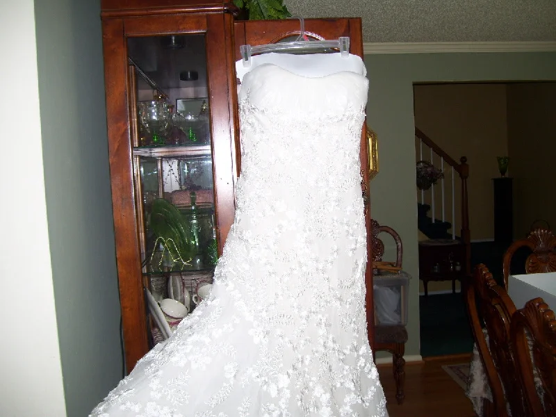 Score Big Savings Today!Pronovias Pronovias/strapeless & veil