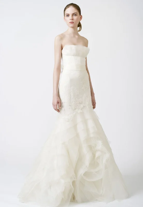 Your Wallet Will Thank You!Vera Wang Fawn, BRAND NEW, never worn or altered   Vera wang