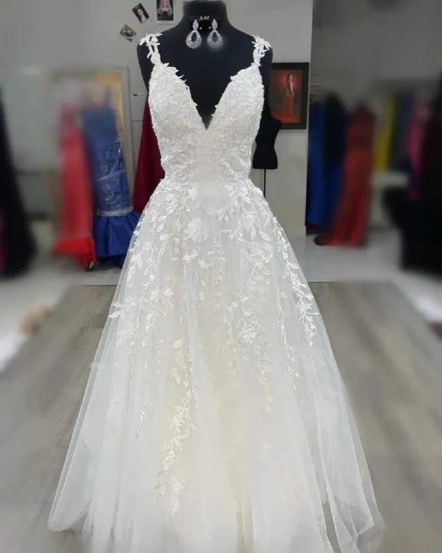 Shop the Hottest Deals!A-Line V-Neck White Tulle Prom Dress with Appliques    cg19749