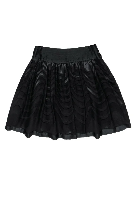 Exclusive Savings This Week!BCBG Max Azria - Black Wavy Patterned Satin A-Line Skirt Sz 8
