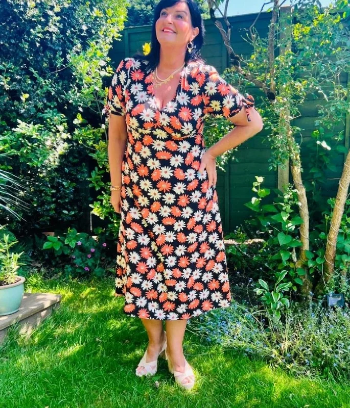 Shop Today, Save Tomorrow!Black Daisy Midi Dress