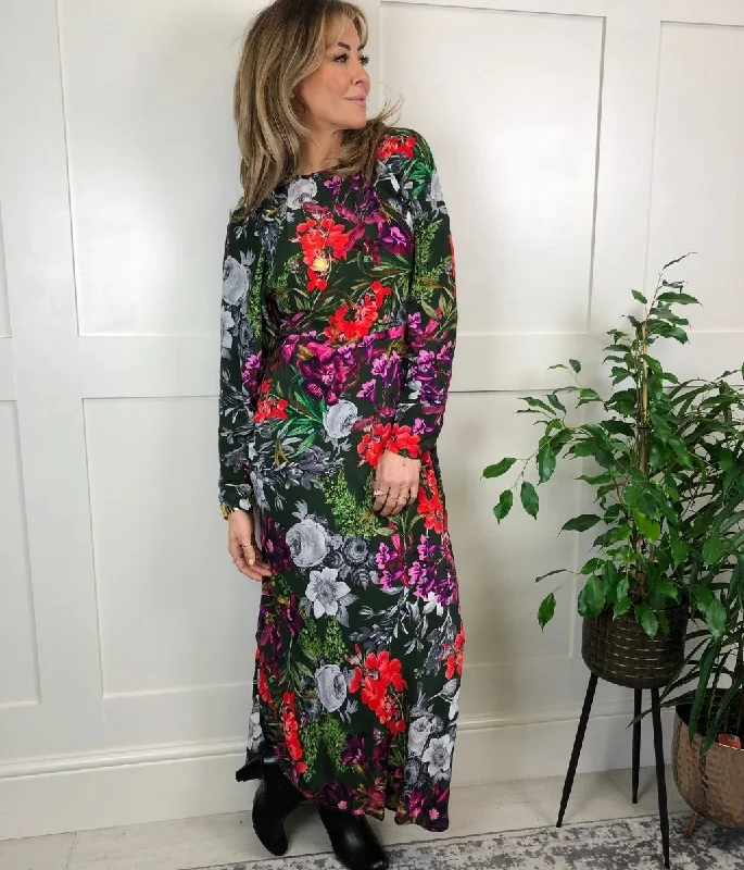 Best Offers of the Month!Garden Floral Batwing Midi Dress