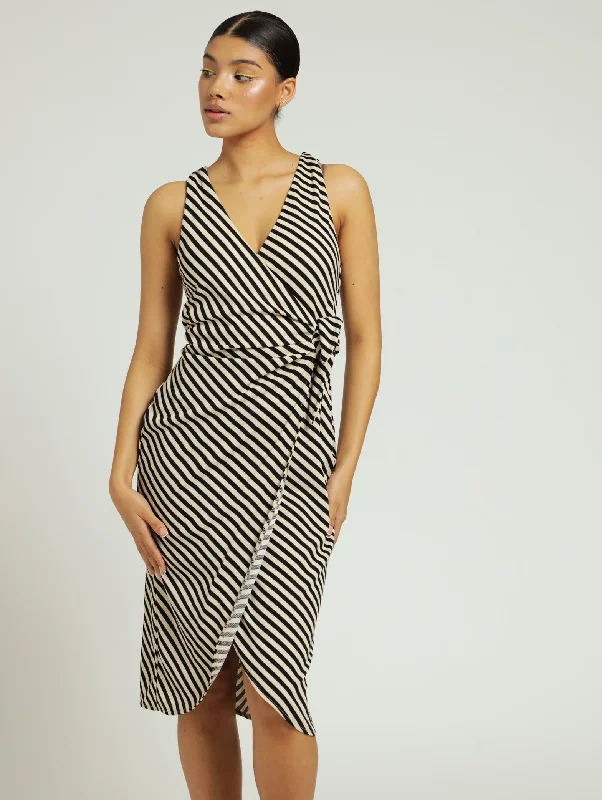 Your Shopping Spree Starts Here!Textured Knit Wrap Dress - Black/Cream
