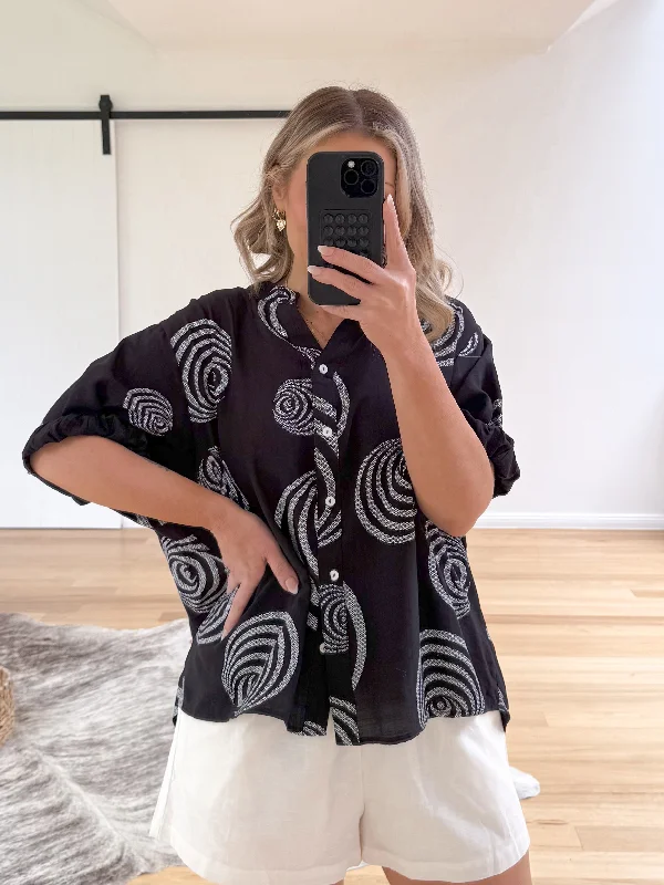 Unmissable Offers Await!Mimi Blouse - Black Swirl